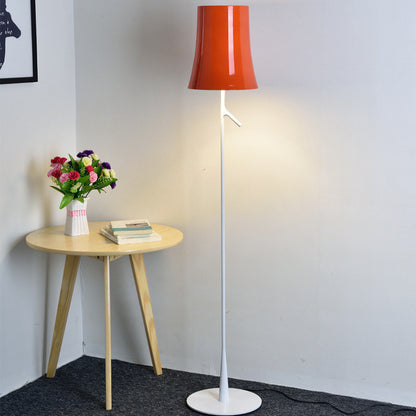 Zeitgenössische Stehlampe mit modernem Design