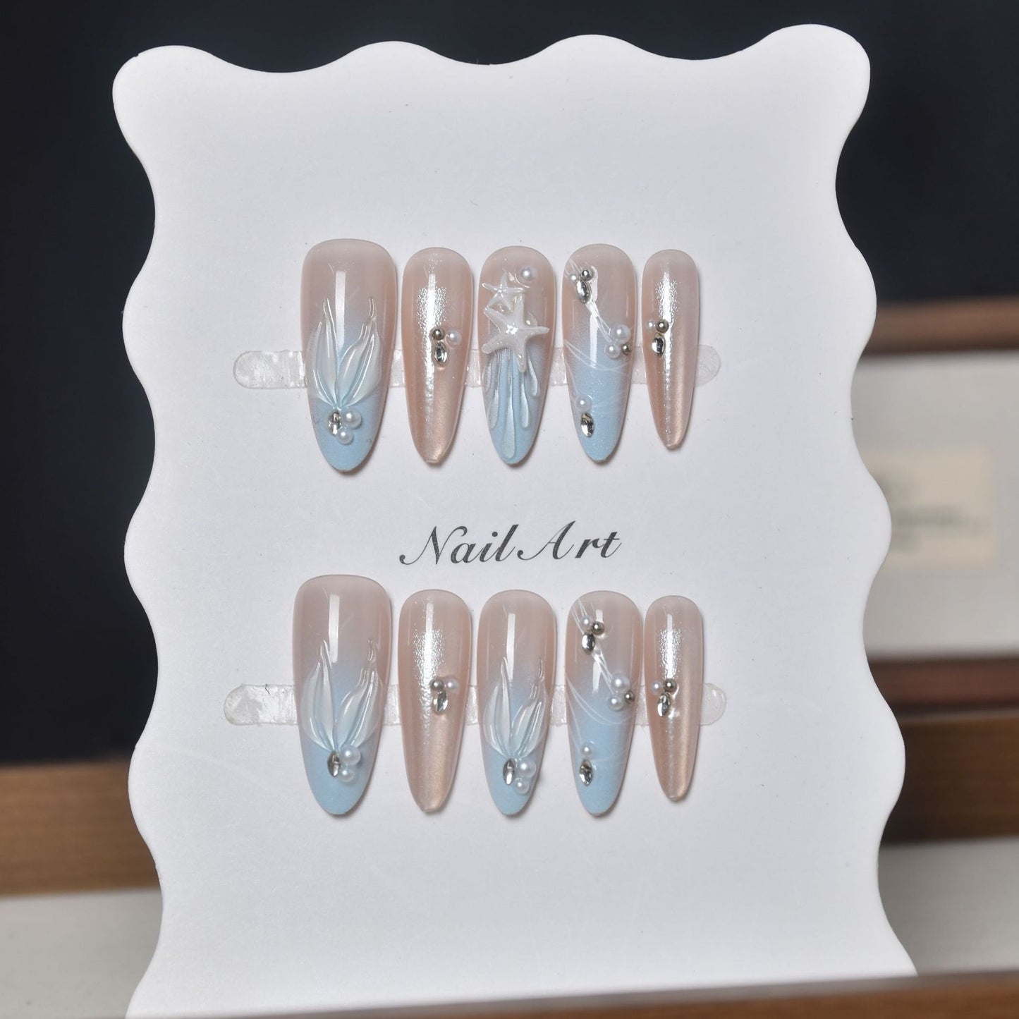 Dekoratives Langes Stiletto Crystal-Besetztes Press-On Nagelset Brehn