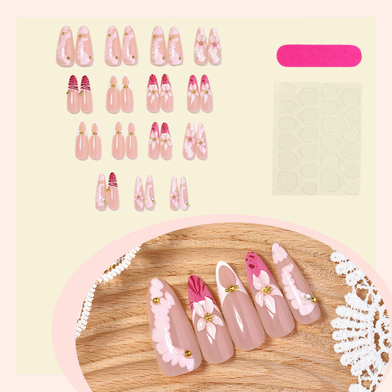 Kunstnagelset mit floralen und eleganten Designelementen Brehn