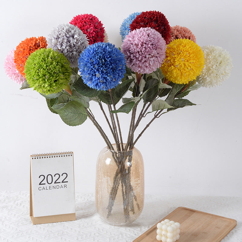 Dekorativer Seidenblumenstrauß