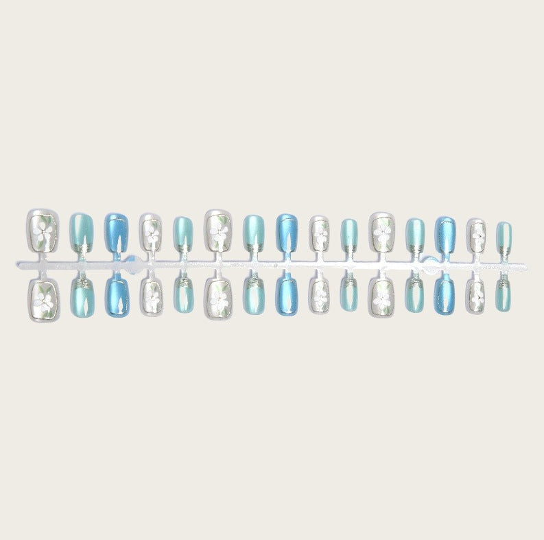 Detailliertes Floral Press-On Nail Art Set Brehn