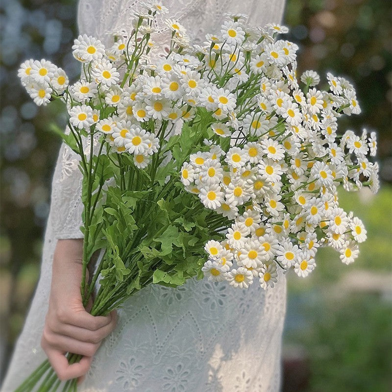 Lebensechte gelbe Blumenstängel