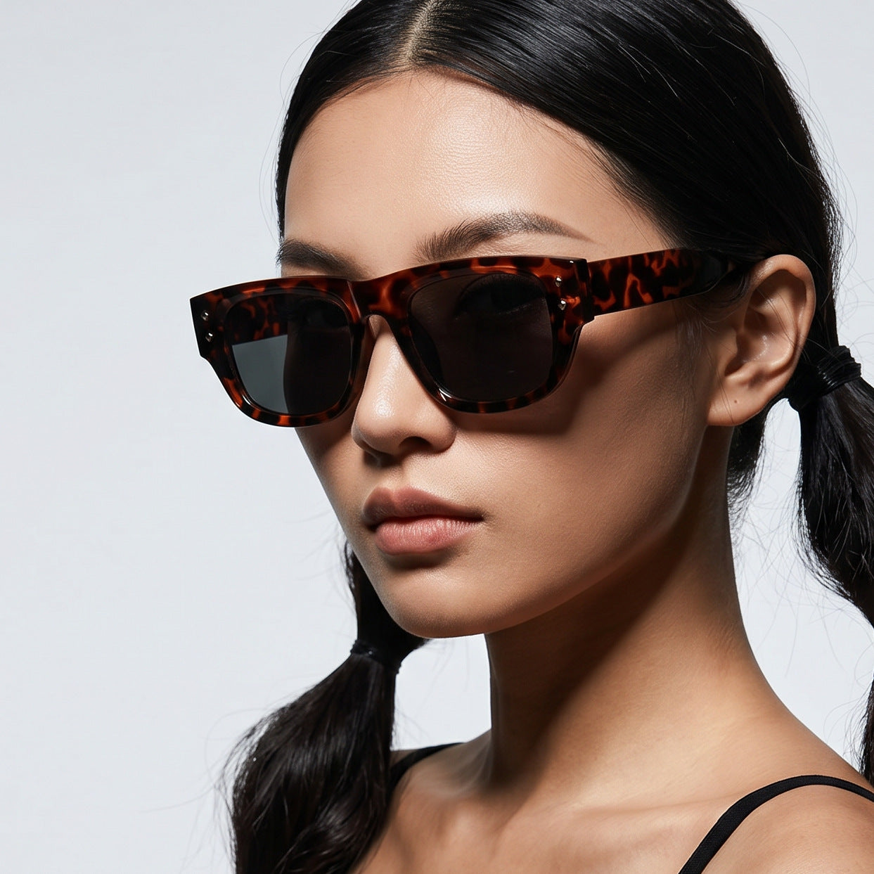 Damen modische Sonnenbrille im trendigen Rechteck-Design Brehn
