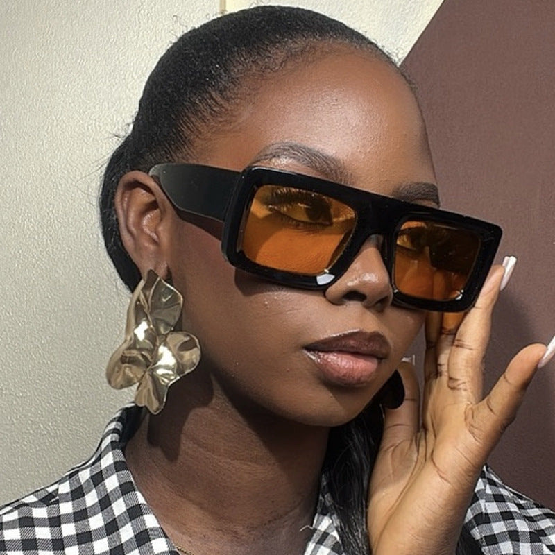 Damen modische quadratische Sonnenbrille mit robustem Rahmen und schützenden Gläsern Brehn