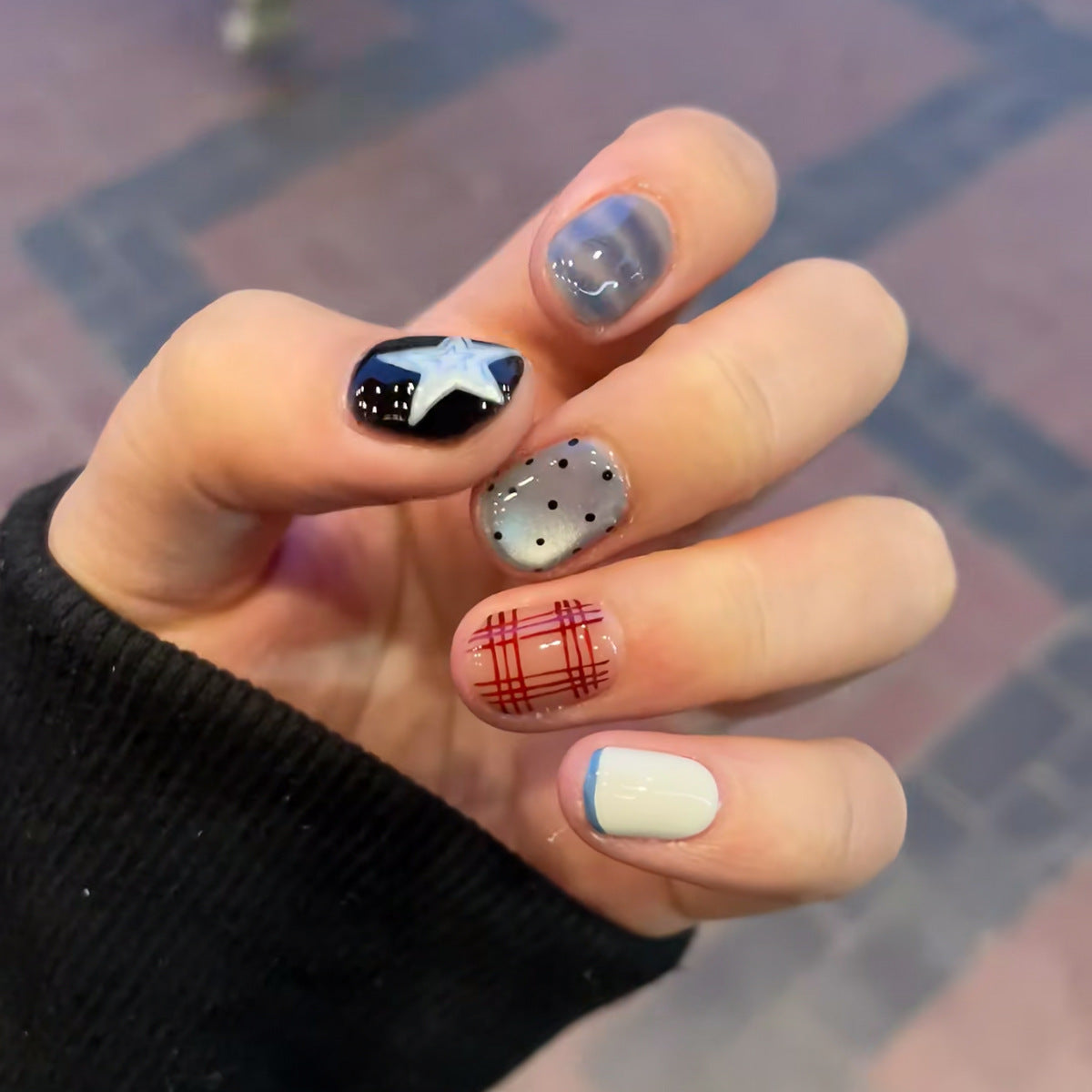 Künstlerische Press-On Nageldesigns Brehn