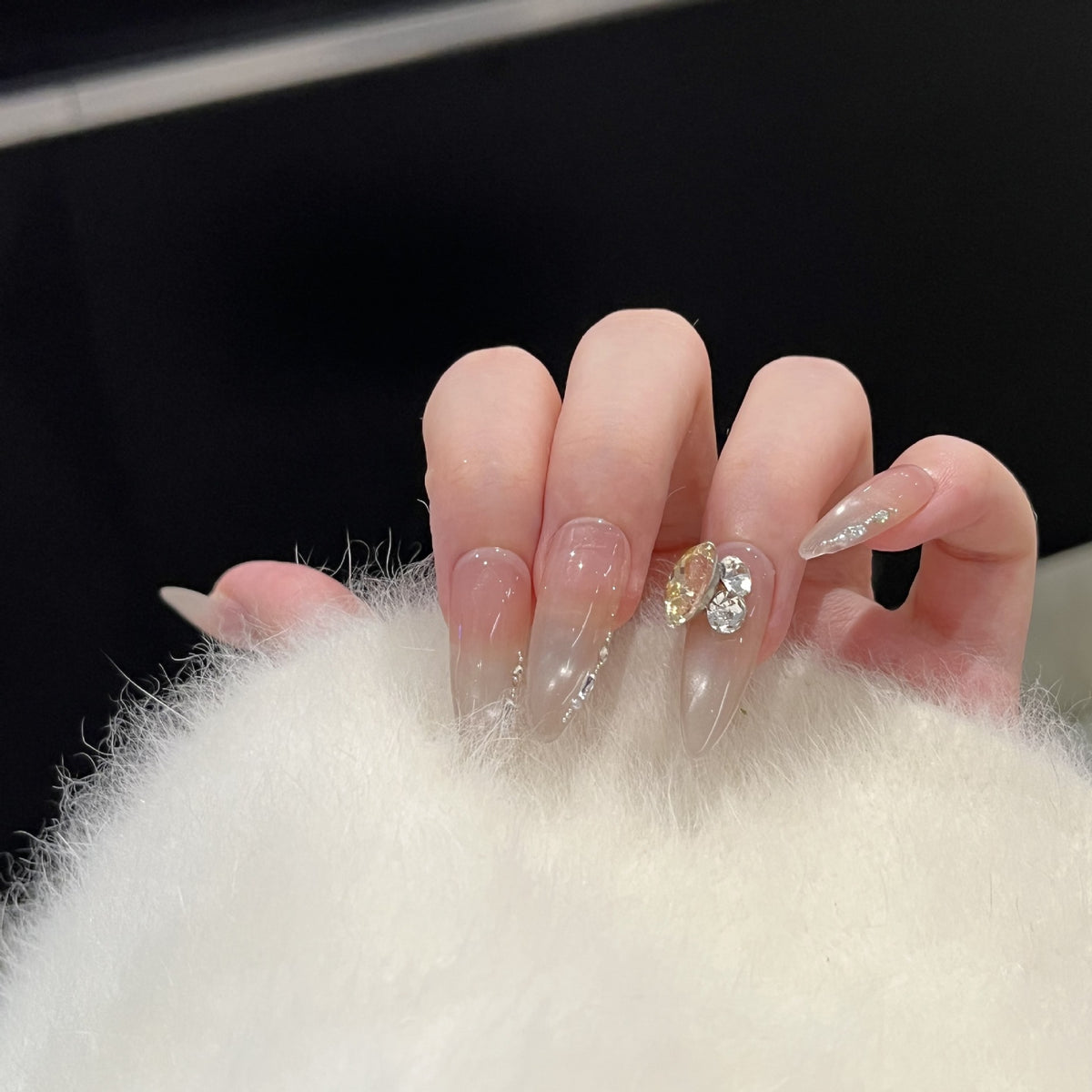 Elegantes Stiletto-Nagelkunst-Set mit Kristallverzierungen Brehn