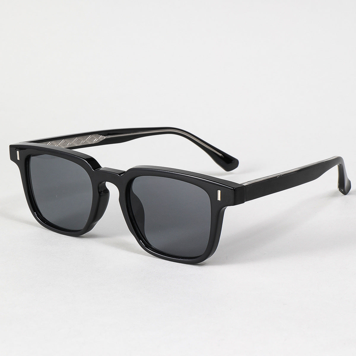 Damen Sonnenbrille im modernen statement Stil mit verstärktem Rahmen Brehn