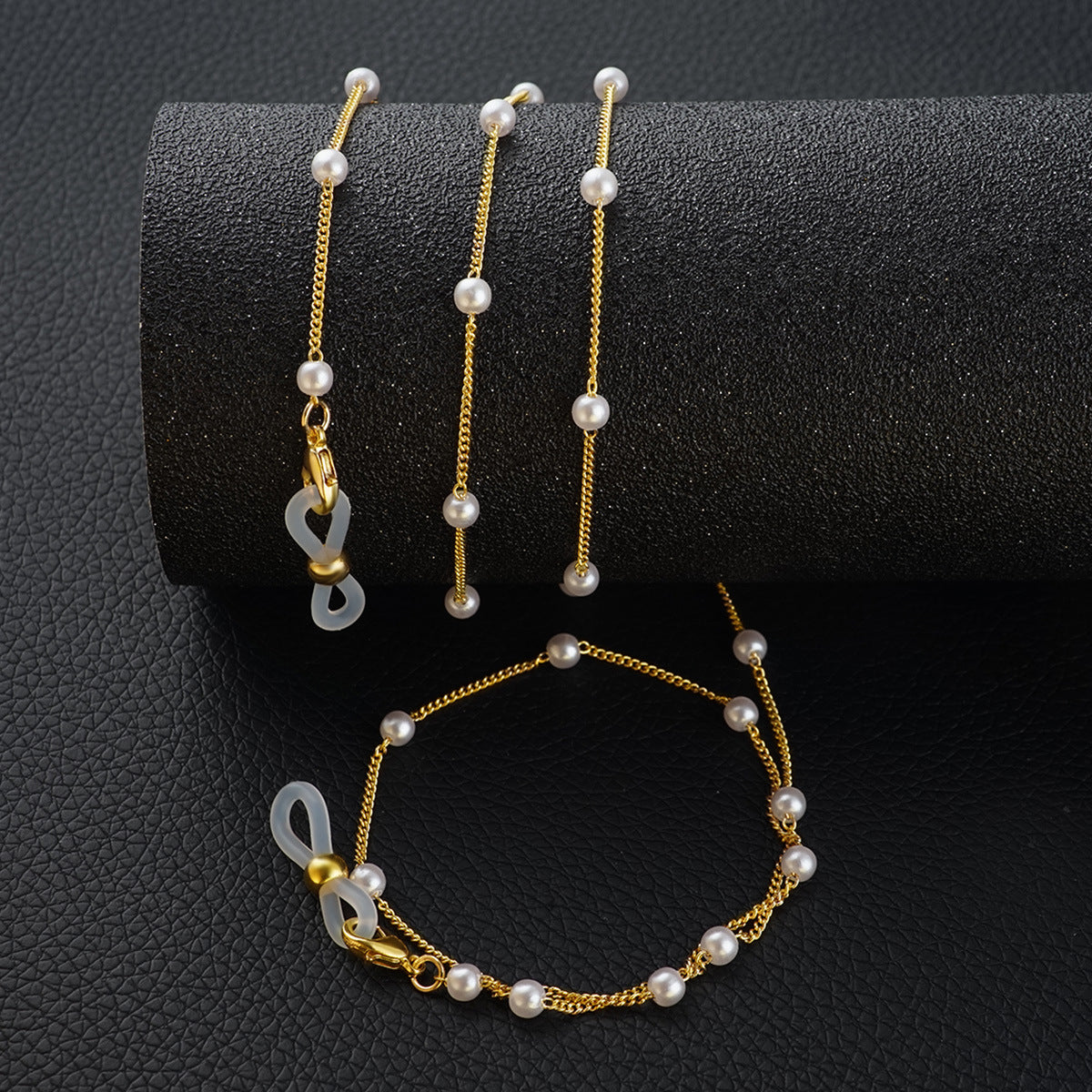 Eleganter mit Perlen verzierter Brillenhalter Brehn