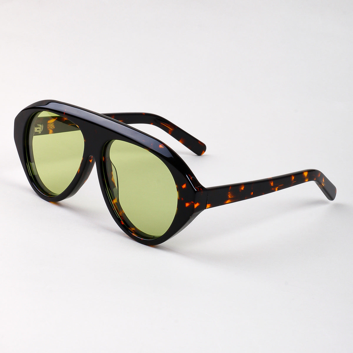 Damen Statement Sonnenbrille mit breitem Rahmen und grünen Gläsern Brehn