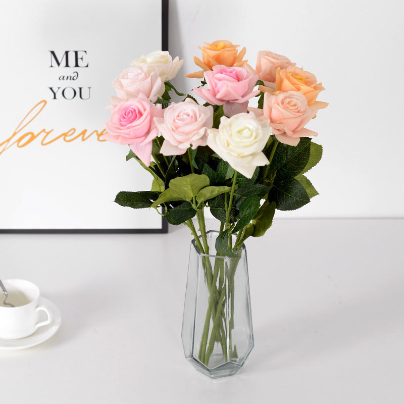 Dekorative realistische Rosenstiele