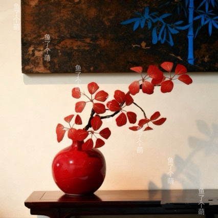 Künstlerische Keramikvase mit lebensechter Blumengestaltung