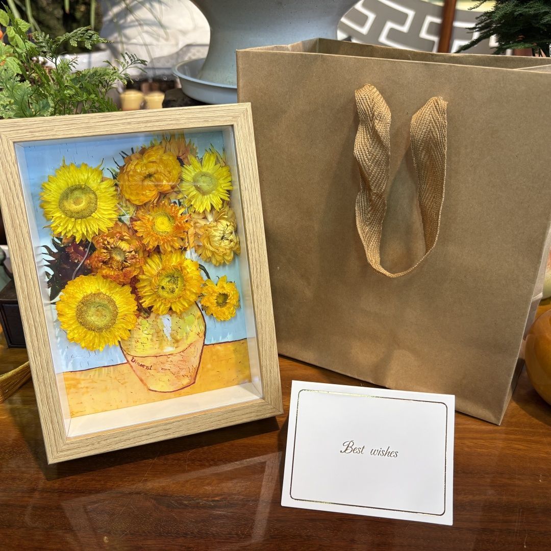 Dekorative florale Kunstpräsentation für stilvolle Innenräume