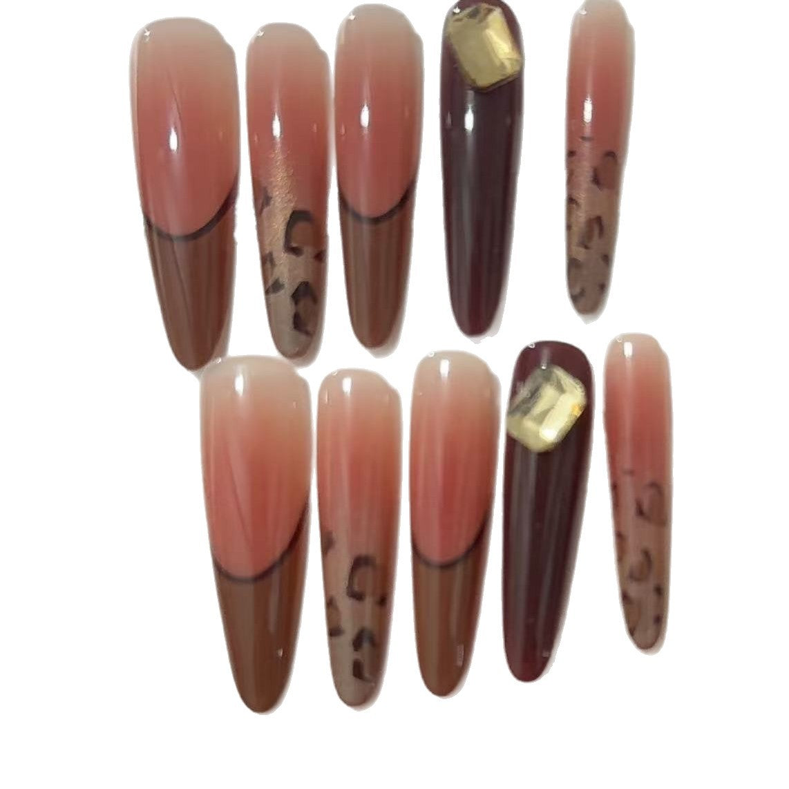 Elegantes Stiletto-Nageldesign