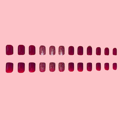 Glänzende Press-On Nagelverlängerungen mit Glitzer Brehn