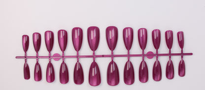 Kunstnagelset mit schimmernden Designs Brehn