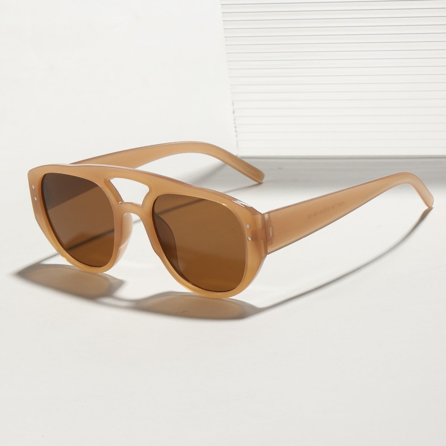 Damen oversized Sonnenbrille mit modernem, strukturiertem Rahmen Brehn