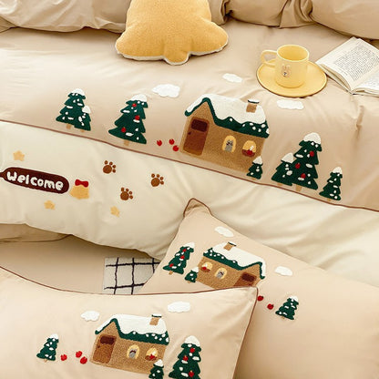 Kuscheliges Bettwäsche-Set mit bestickten Winterhaus- und Tannenbaum-Motiven