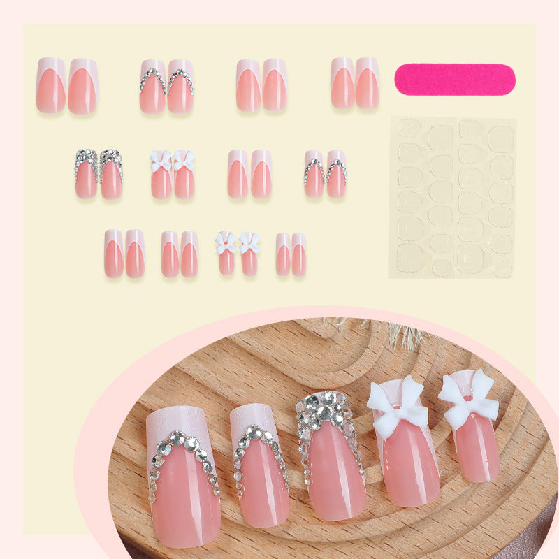 Kunstnagelset mit Glitzerakzenten und dekorativen Schleifen Brehn