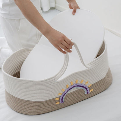 Gestepptes Baumwoll Portable Baby-Bassinet Nest mit gesticktem Regenbogen-Detail