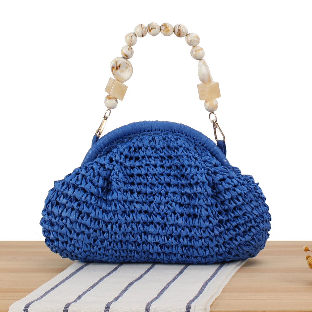 Stilsichere Handtasche mit Buntem Perlenhenkel Brehn