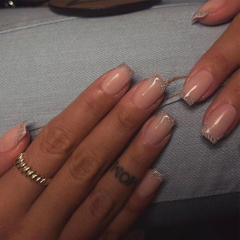 Elegante und Glamouröse Nagelverlängerungen Brehn