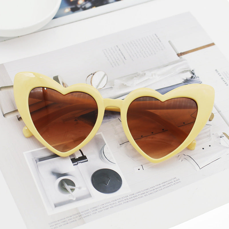 Damen Herzförmige Sonnenbrille mit glitzerndem Rahmen Brehn