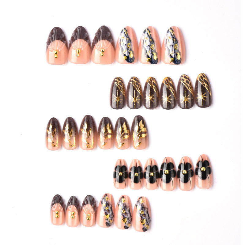 Künstlerisches Press-On Nageldesign Brehn