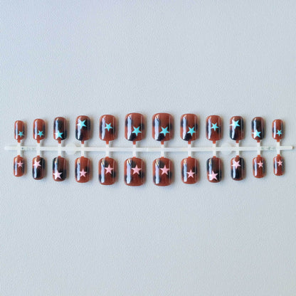 Künstlerisches Sternmotiv Nail Art