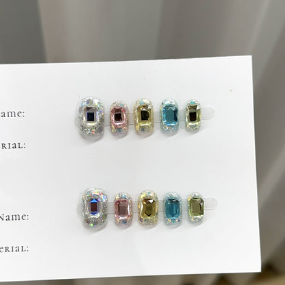 Luxuriöses mit Edelsteinen verziertes Nagelkunstset