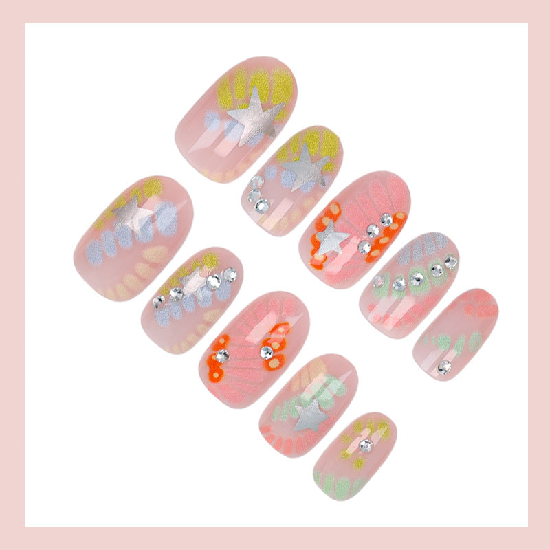 Kunstnagelset mit kreativen Designs und Glitzerakzenten Brehn