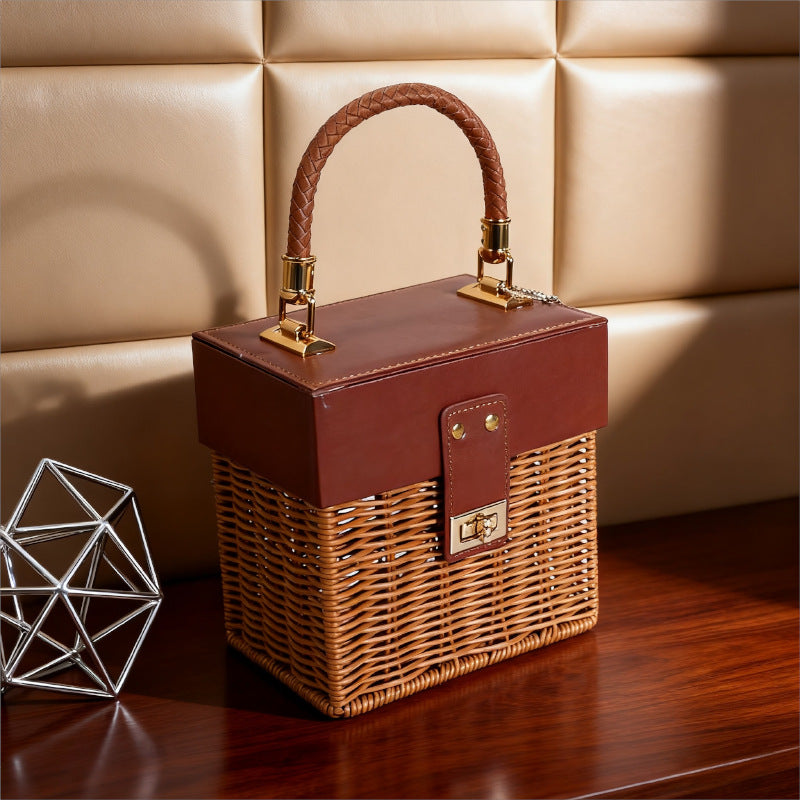 Damen Stilvoller Korb mit elegantem Lederdeckel und geflochtenem Design Brehn