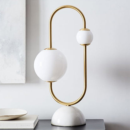 Dekorative Tischlampe mit einzigartigem Skulpturdesign