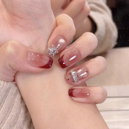 Elegante mit Strass veredelte Nagelkunst Brehn