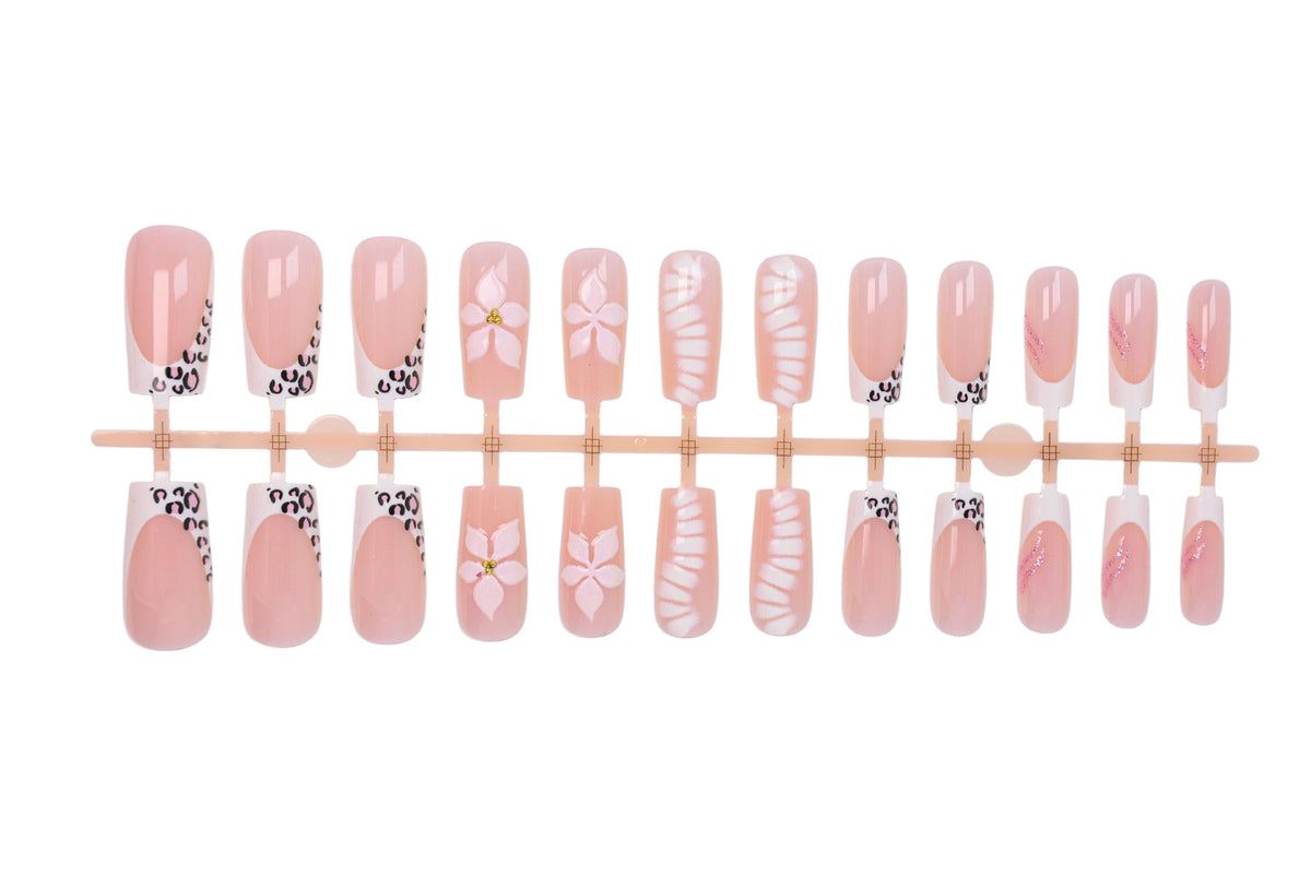 Elegantes Kunstnagelset mit floralen und tierischen Akzenten Brehn
