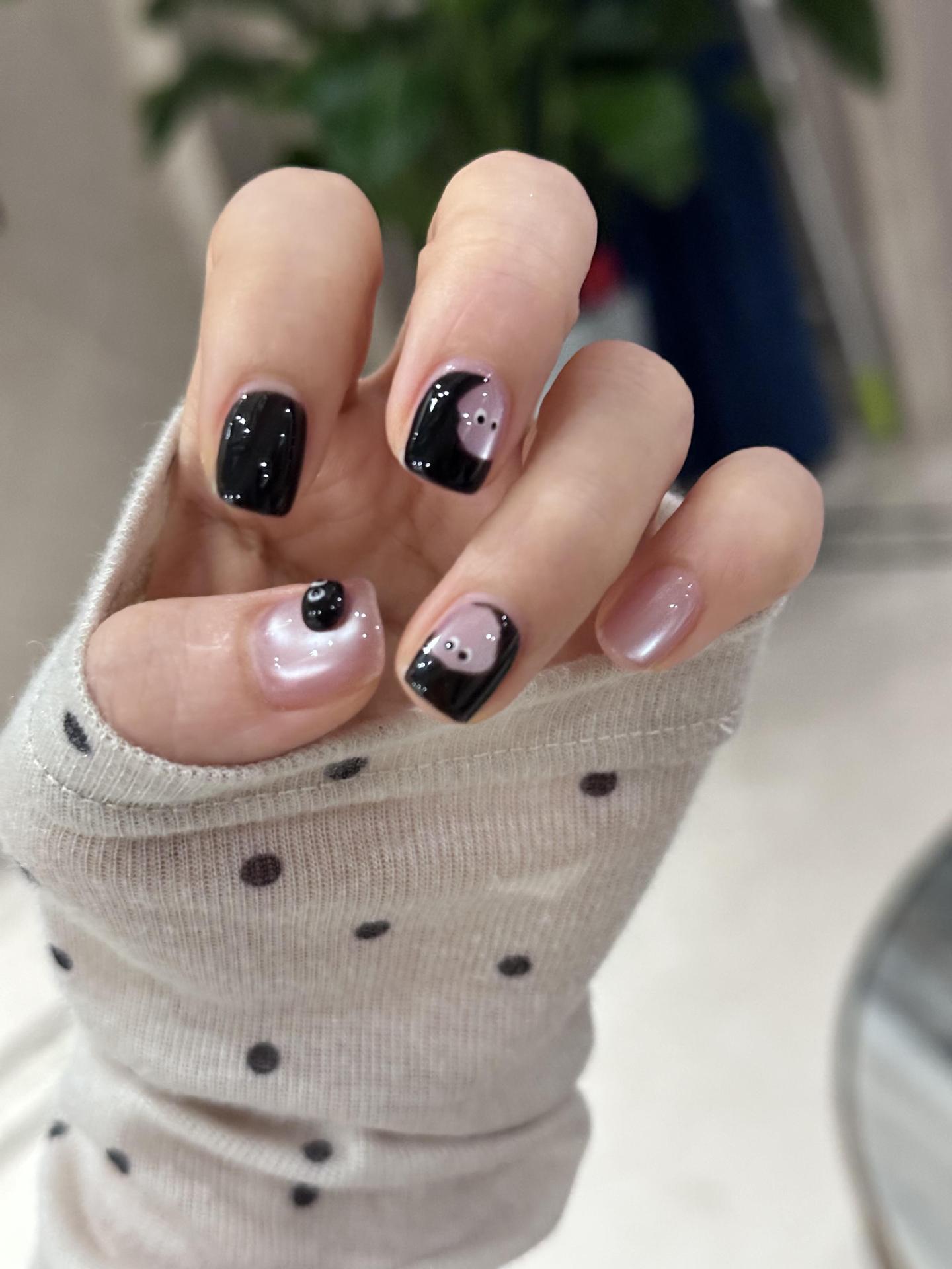 Kunstnägel mit Modernen Geometrischen Designs Brehn
