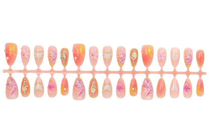 Kunstnagelset mit filigranen Blumendesigns und glamourösen Akzenten Brehn