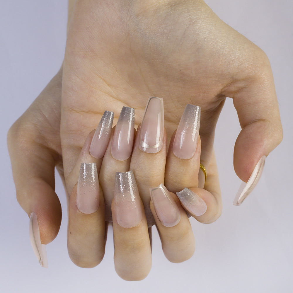 Kunstnägel mit Glitzer-Spitze und Hochglanz-Finish Brehn