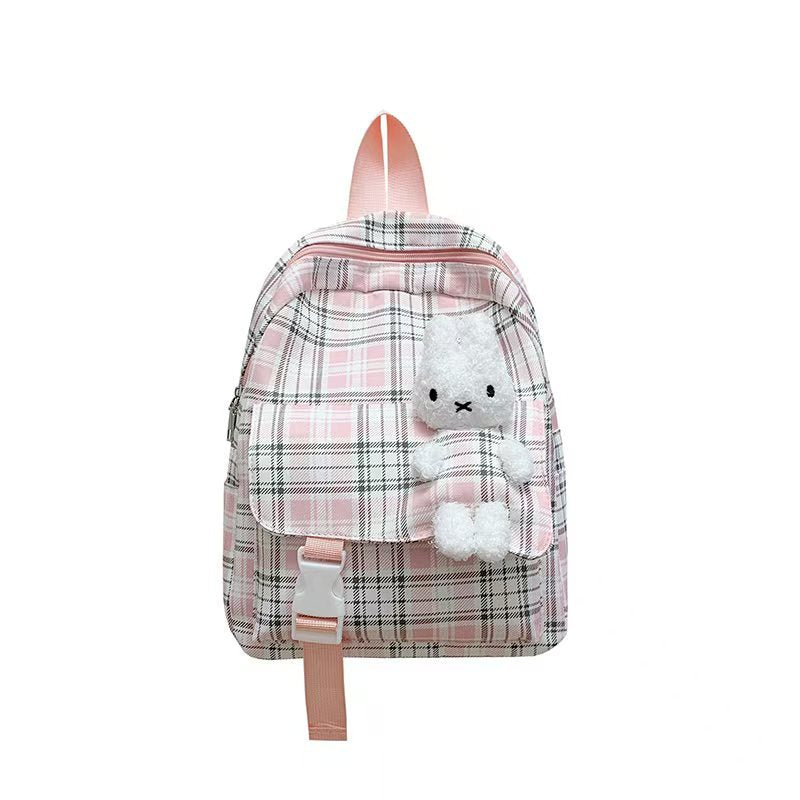 Rucksack mit Verspieltem Karomuster und Knuffigem Plüschanhänger Brehn