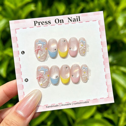 Künstlerisches Press-On Nägel Set mit tropischen und floralen Akzenten