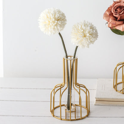 Lebensechte Blumenarrangement