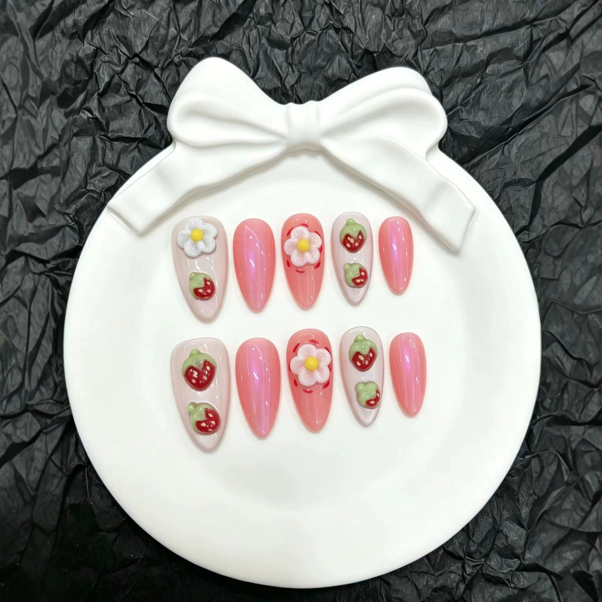 Künstlerisches Erdbeer-Themen Press-On Nagelset