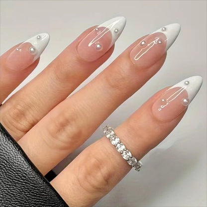 Elegante Press-On Stiletto Nagelkunst