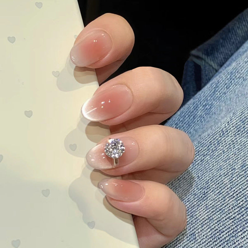Glänzendes Nagelkunstset mit funkelnden Glitzerakzenten Brehn