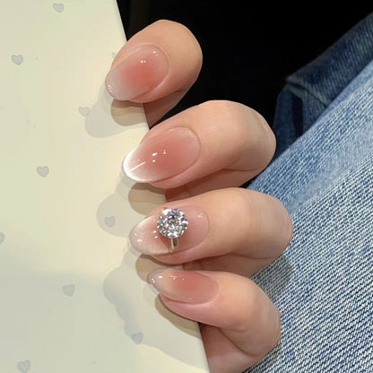 Glänzendes Nagelkunstset mit funkelnden Glitzerakzenten Brehn