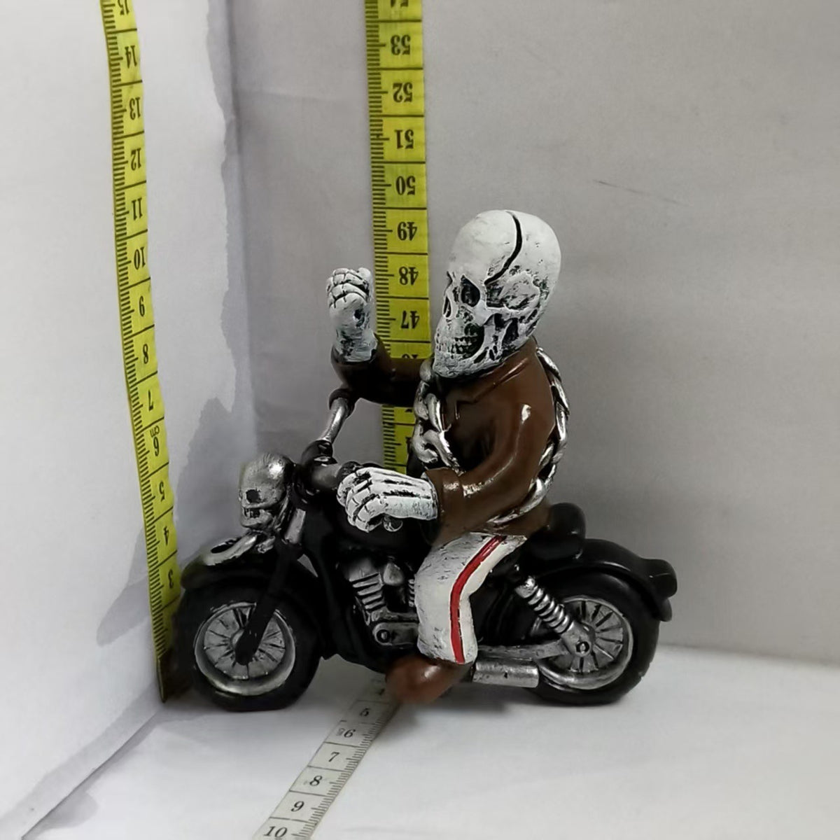 Gruselige Motorradfigur Brehn