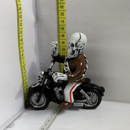 Gruselige Motorradfigur Brehn