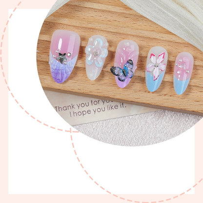 Künstliches Nagelset mit floralen und Glitzerdetails Brehn