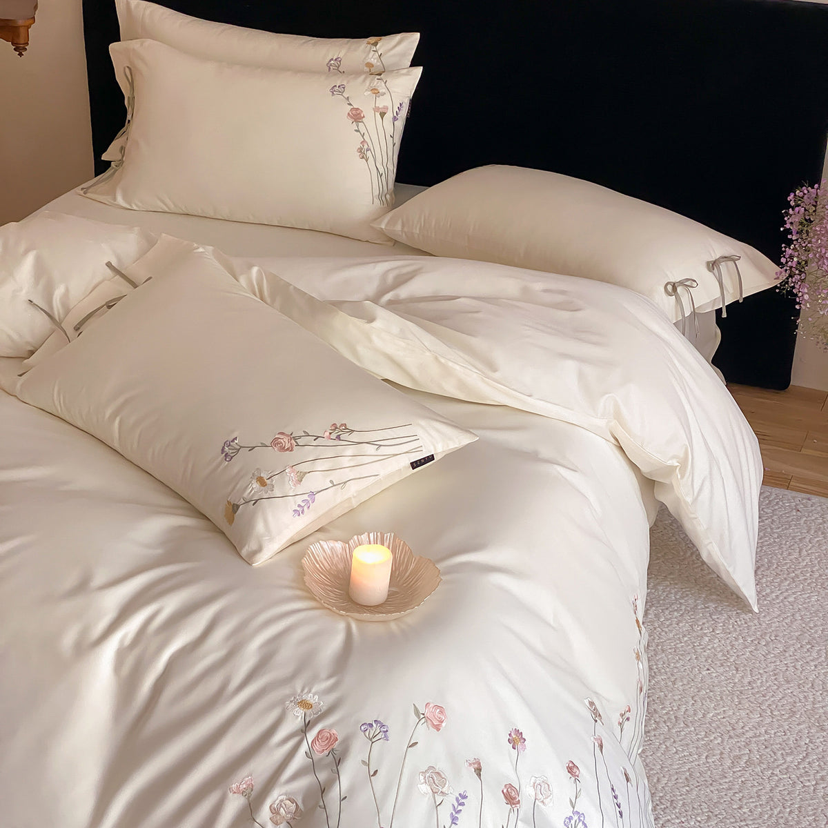 Seidiger bestickter floral Satin Bettbezug Set mit Schleifen-Kissenbezügen