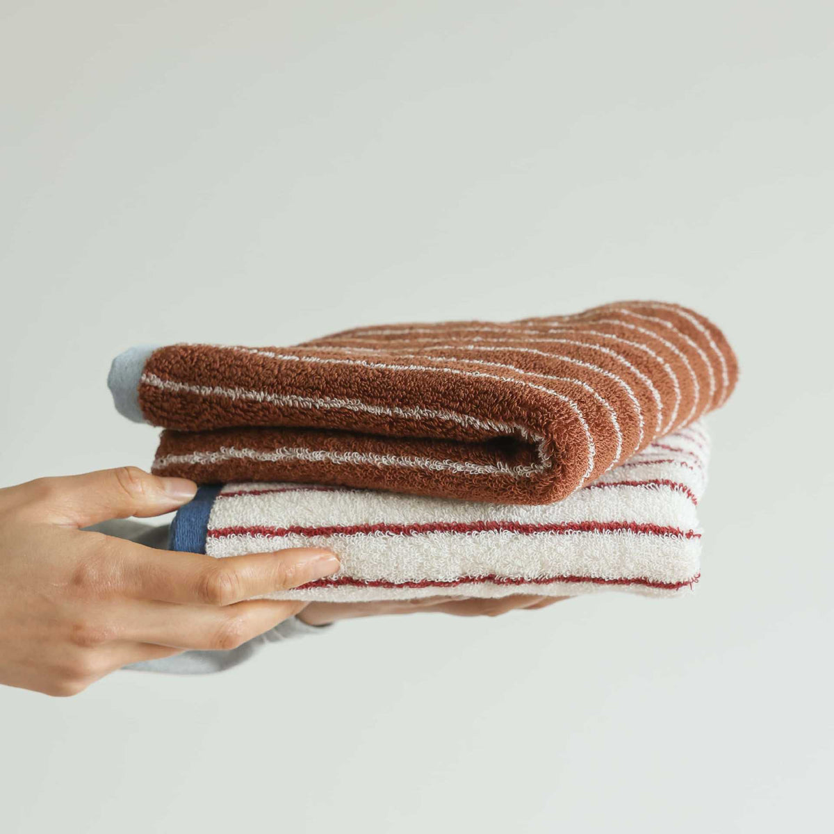 Weiches gestreiftes Frottier-Handtuch aus Baumwollmix