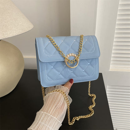 Elegante gesteppte Handtasche mit Ketten-Detail